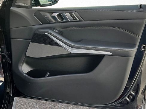 Used 2023 BMW X7 M60i image 27