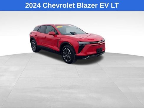 Used 2024 Chevrolet Blazer EV LT image 2