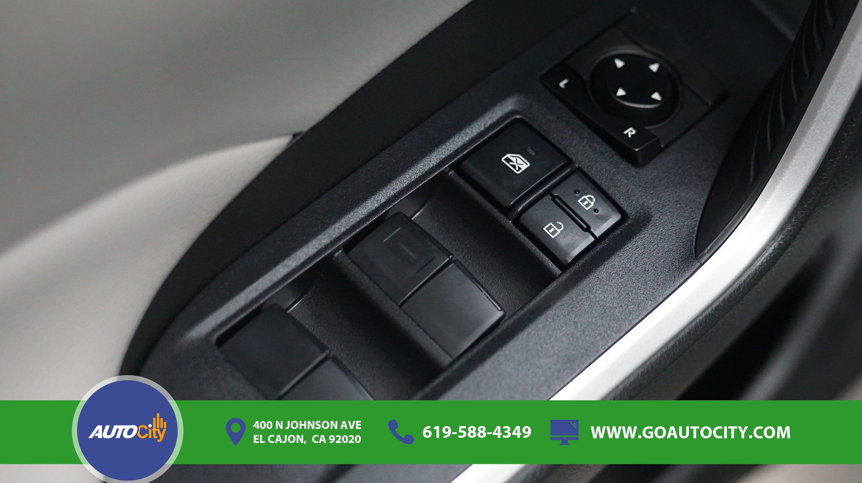Used 2020 Toyota RAV4 XLE w/ Convenience Package AWD/4WD image 18