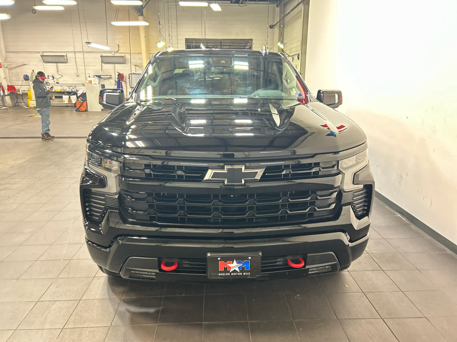 Used 2023 Chevrolet Silverado 1500 RST w/ Redline Edition AWD/4WD image 3