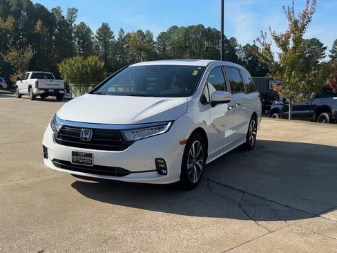 Used 2023 Honda Odyssey Touring image 2