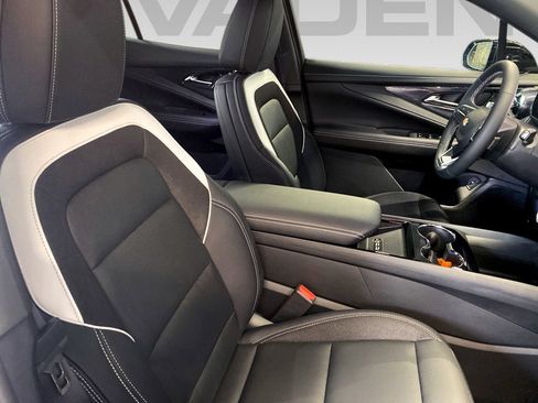 New 2025 Chevrolet Blazer EV LT image 11