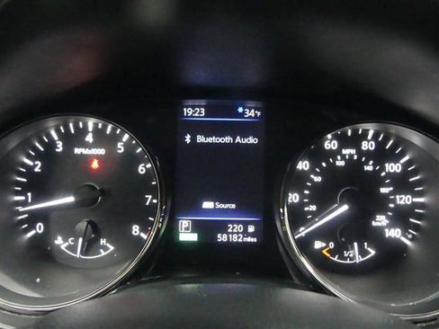 Used 2019 Nissan Rogue SV image 32