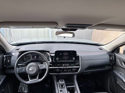Used 2025 Nissan Pathfinder SV image 35