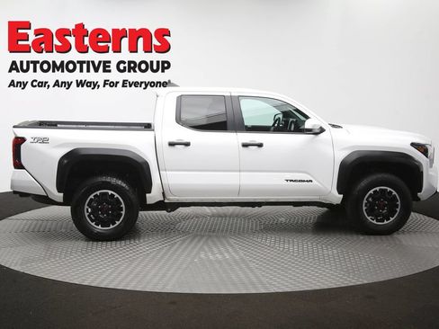 Used 2024 Toyota Tacoma TRD Off-Road AWD/4WD image 43