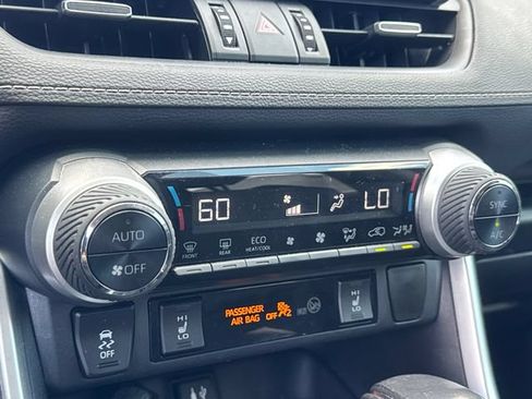 Used 2019 Toyota RAV4 XLE Premium FWD image 22