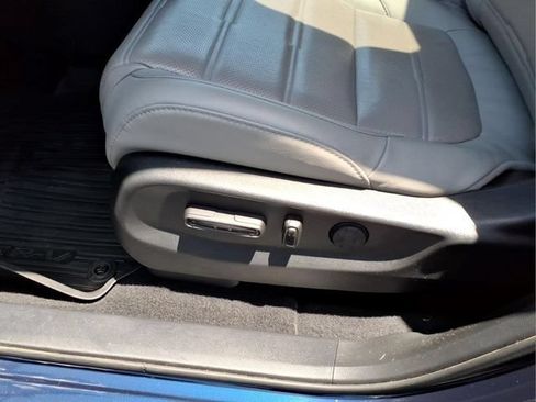 Used 2019 Honda CR-V Touring image 16