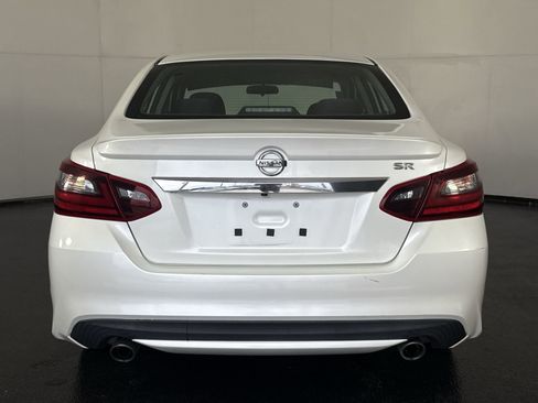 Used 2017 Nissan Altima 2.5 SR w/ LED Appearance Package image 10