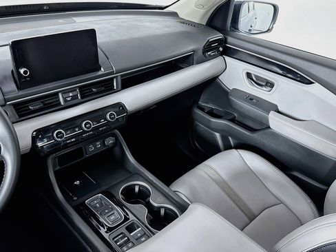 Certified 2025 Honda Pilot Touring image 25