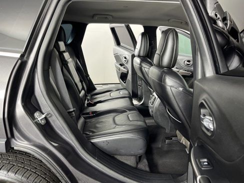 Used 2019 Jeep Cherokee Limited AWD/4WD image 44