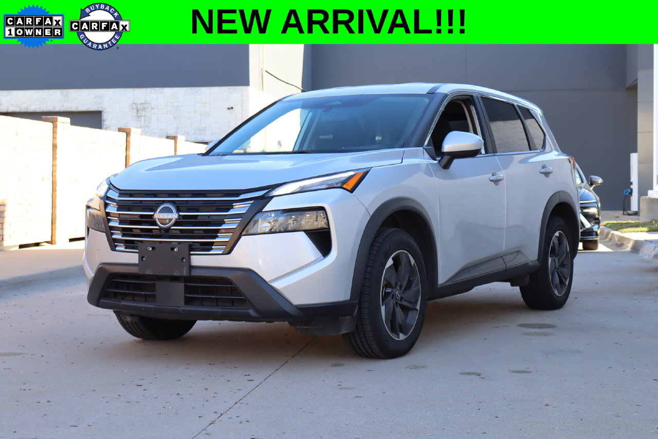 Used 2024 Nissan Rogue SV FWD image 1