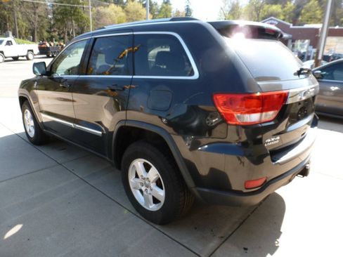 Used 2012 Jeep Grand Cherokee Laredo w/ Laredo E Group AWD/4WD image 3