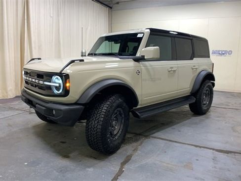 Certified 2025 Ford Bronco Outer Banks w/ Sasquatch Package image 7