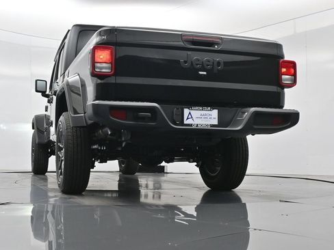 New 2025 Jeep Gladiator Sport image 43