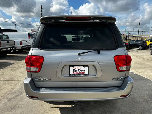 Used 2005 Toyota Sequoia SR5 image 4