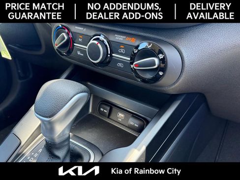 Used 2025 Kia Soul LX w/ LX Technology Package FWD image 29