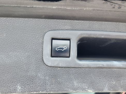 Used 2021 Toyota Highlander XLE AWD/4WD image 19