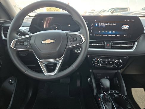 Used 2024 Chevrolet TrailBlazer LT w/ Convenience Package image 11