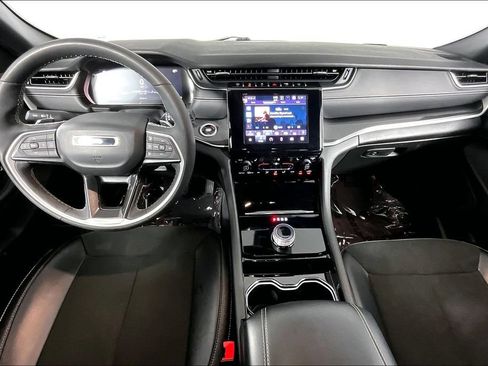 Used 2023 Jeep Grand Cherokee Altitude AWD/4WD image 15