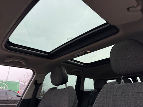 Used 2017 MINI Cooper Clubman w/ Premium Package image 33