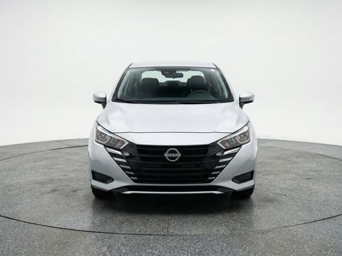 Used 2025 Nissan Versa SV image 2