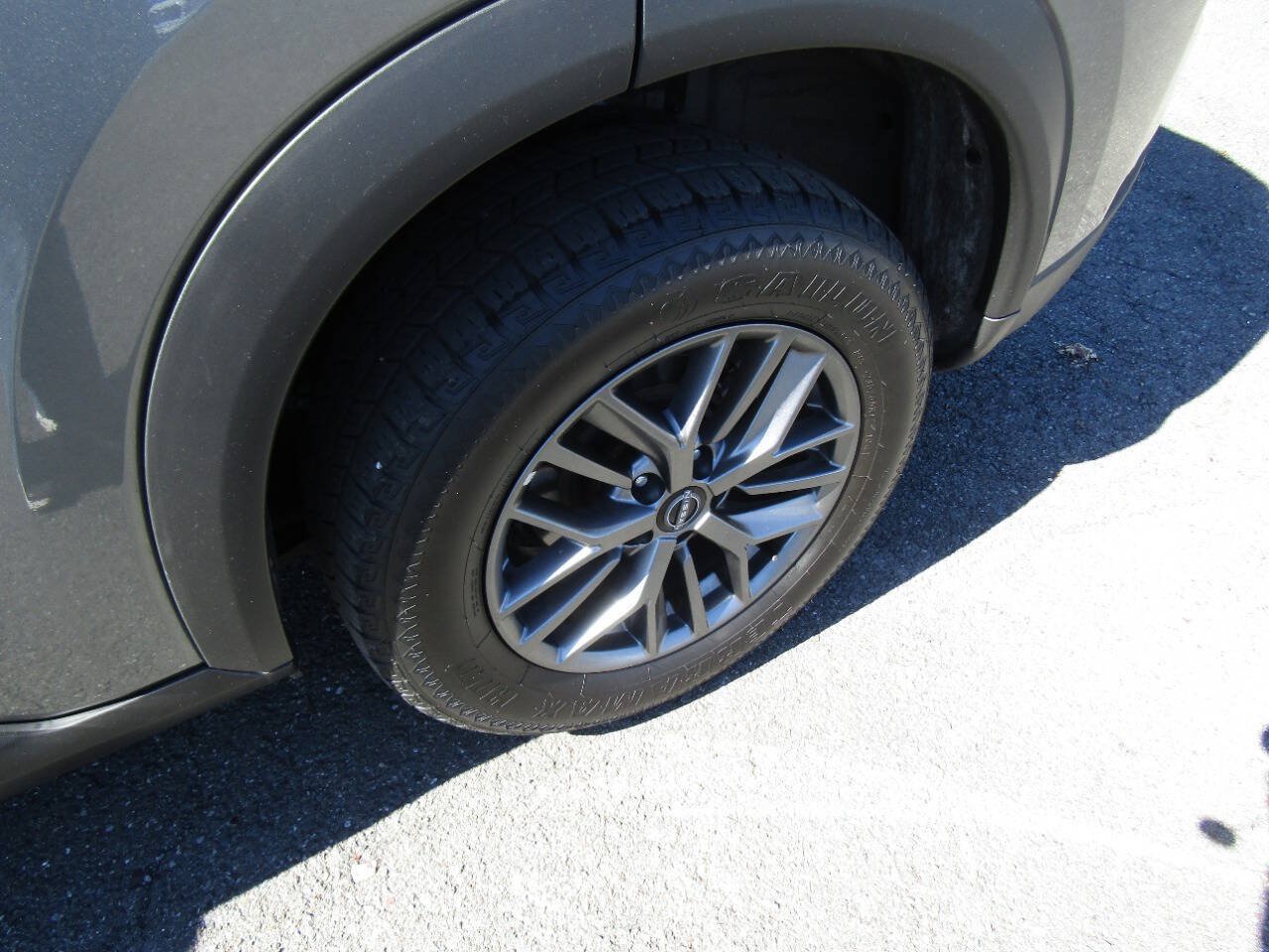 Used 2024 Nissan Rogue S AWD/4WD image 29