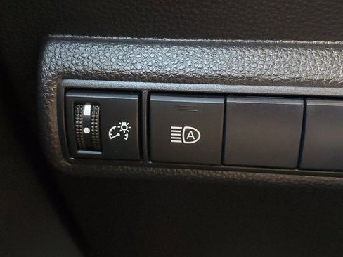 Used 2021 Toyota Corolla LE image 29