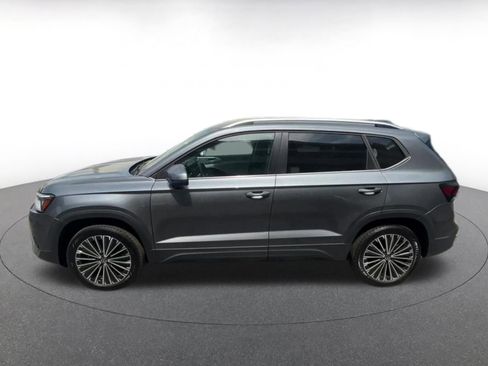 Used 2025 Volkswagen Taos SE image 12