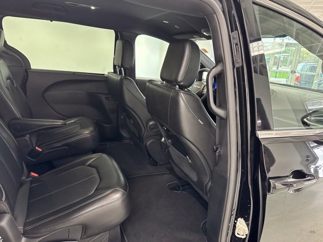 Used 2025 Chrysler Pacifica Select FWD image 28
