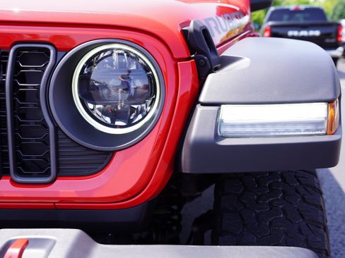 Used 2024 Jeep Wrangler Unlimited Rubicon AWD/4WD image 13