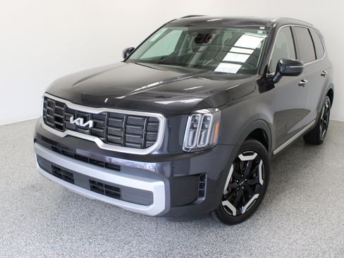 Used 2025 Kia Telluride S FWD image 2