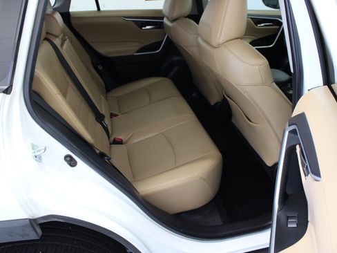 Used 2021 Toyota RAV4 XLE Premium FWD image 34