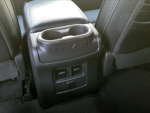 Used 2016 Nissan Titan SL image 33