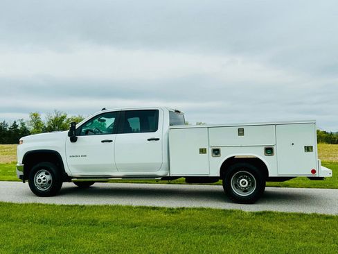 Used 2021 Chevrolet Silverado 3500 W/T w/ WT Convenience Package AWD/4WD image 2