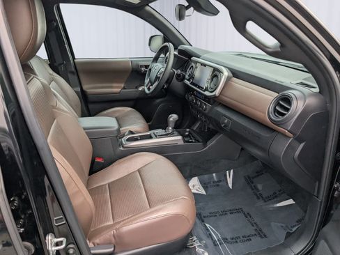 Used 2023 Toyota Tacoma Limited AWD/4WD image 10