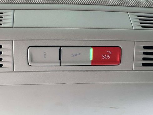 Used 2022 Volkswagen Tiguan SE image 39