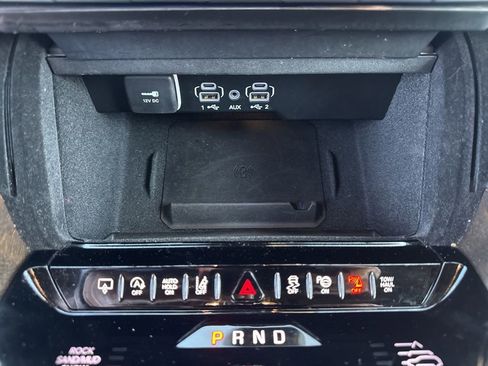 Used 2023 Jeep Grand Wagoneer L Series II AWD/4WD image 55