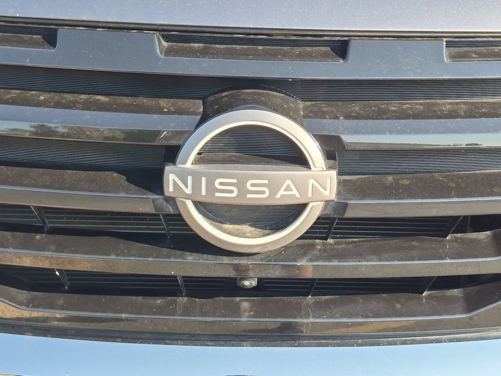 Used 2025 Nissan Pathfinder SL AWD/4WD image 10