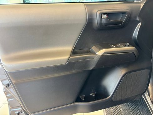 Used 2019 Toyota Tacoma SR5 w/ SR5 Appearance Package (SM) AWD/4WD image 12