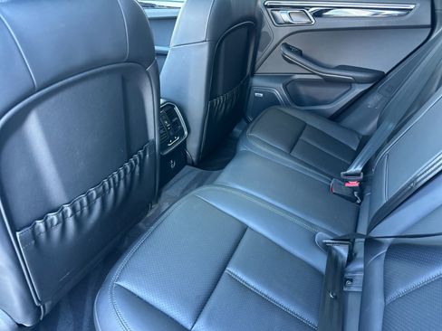 Certified 2024 Porsche Macan AWD/4WD image 12