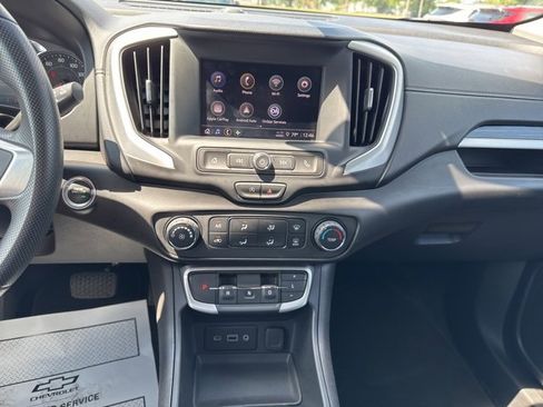 Used 2024 GMC Terrain SLE image 17