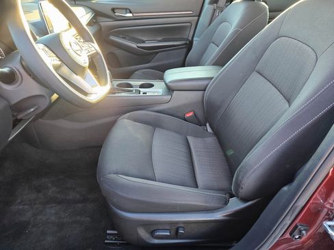 Used 2025 Nissan Altima 2.5 SV image 10