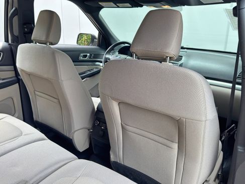 Used 2019 Ford Explorer XLT FWD image 29