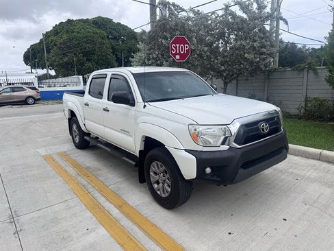 Used 2015 Toyota Tacoma PreRunner w/ SR5 Package RWD image 3