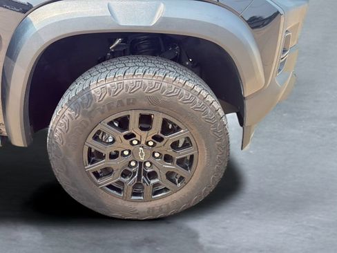Used 2024 Chevrolet Colorado Trail Boss w/ Technology Package AWD/4WD image 19