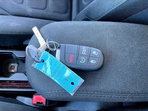 Used 2019 Jeep Renegade Latitude w/ Cold Weather Group image 10