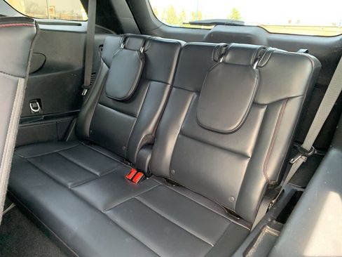 Used 2025 Ford Explorer ST-Line w/ ST-Line Street Pack image 15