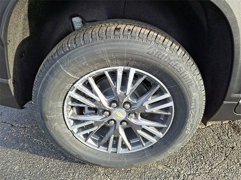 New 2026 Chevrolet Traverse LT w/ LPO, Floor Liner Package image 5