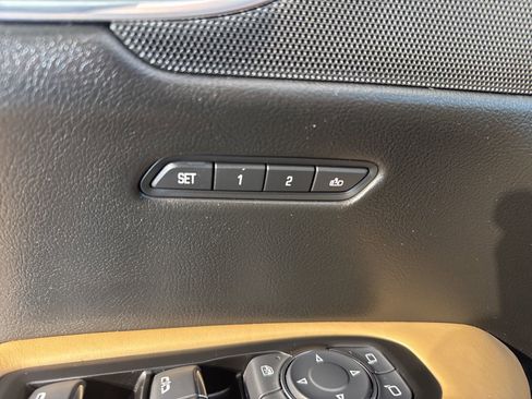 Used 2017 Cadillac XT5 Platinum w/ Driver Assist Package image 22