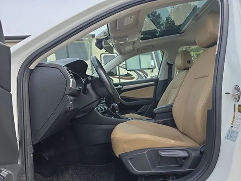 Used 2019 Volkswagen Jetta SE w/ Cold Weather Package image 14